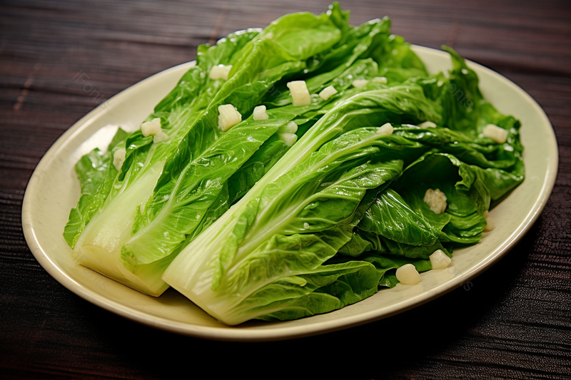 实拍绿色生菜圆盘桌面蒜末,高清,摄影图,摄影图片,图片大全,摄影图免费下载
